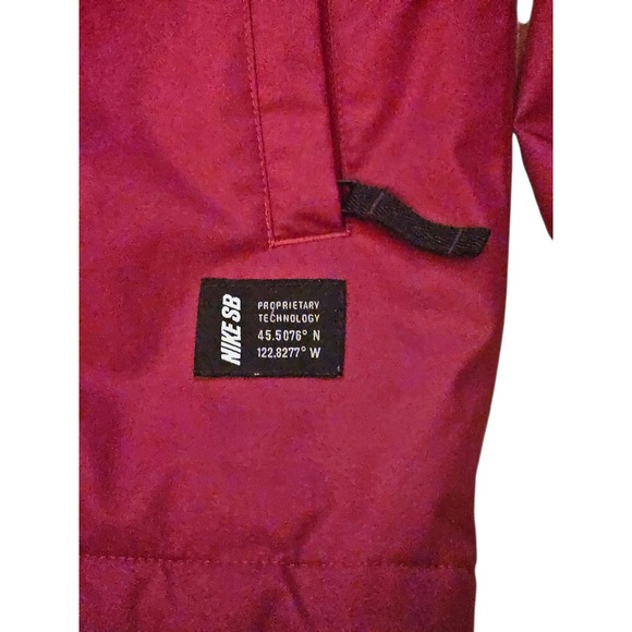 NIKE SB Burgundy Coach Jacket Mens L Embroidered Logo Snap Front Lightweight - Picture 3 of 12